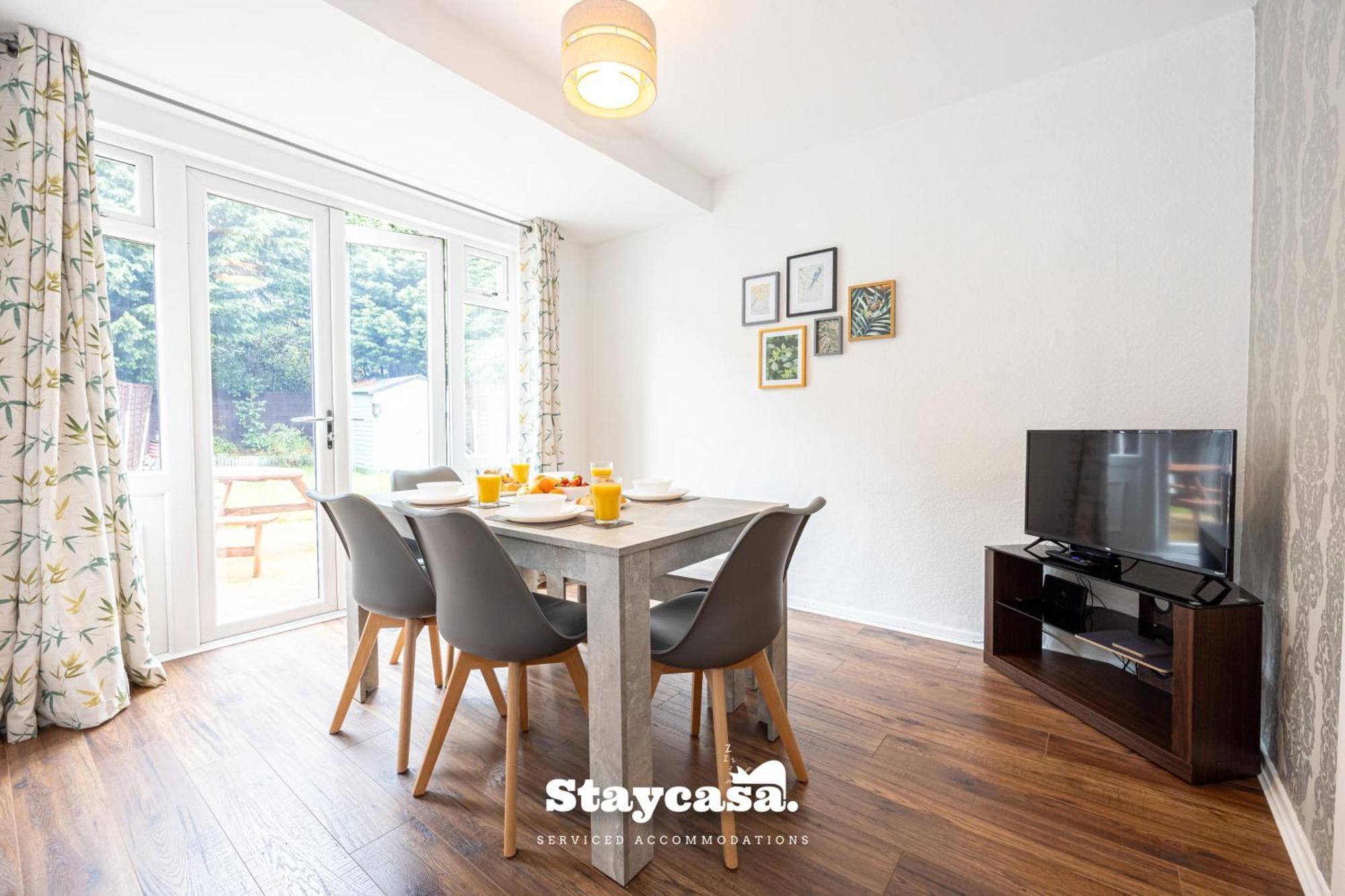 Spacious Cosy Cove With Large Driveway And Garden
