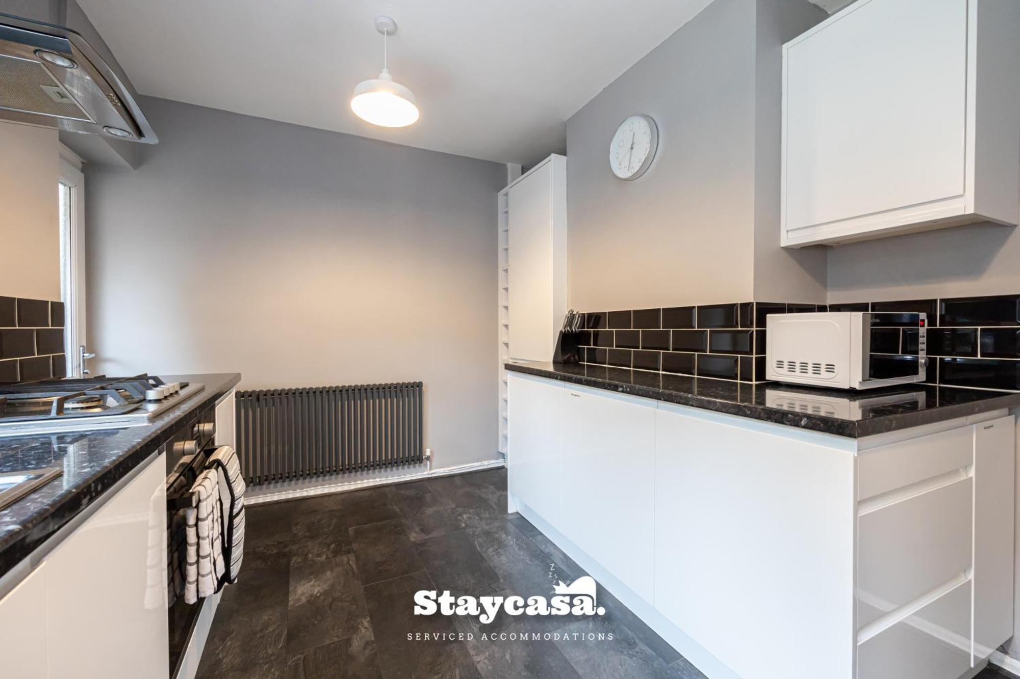 Spacious Cosy Cove With Large Driveway And Garden Holiday home Wythenshawe