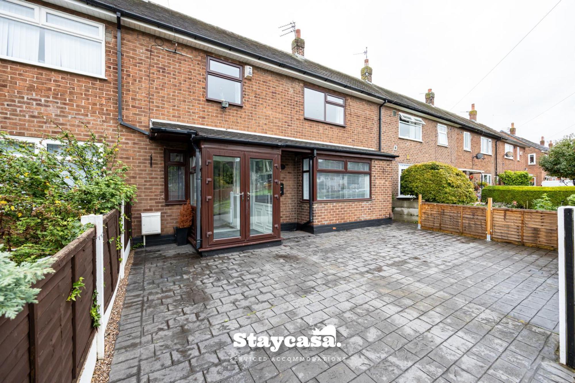 Spacious Cosy Cove With Large Driveway And Garden Holiday home