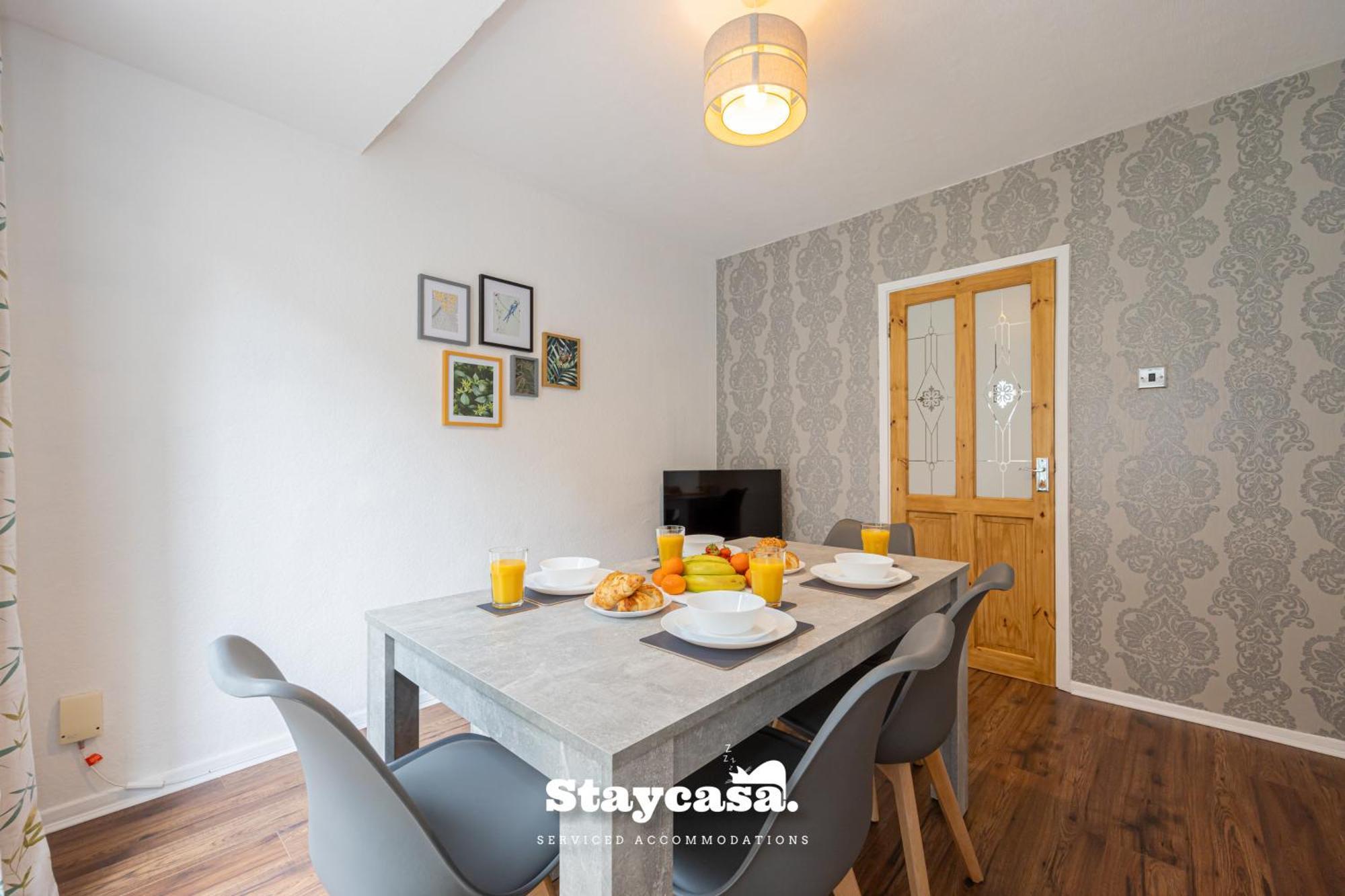 Spacious Cosy Cove With Large Driveway And Garden * Wythenshawe