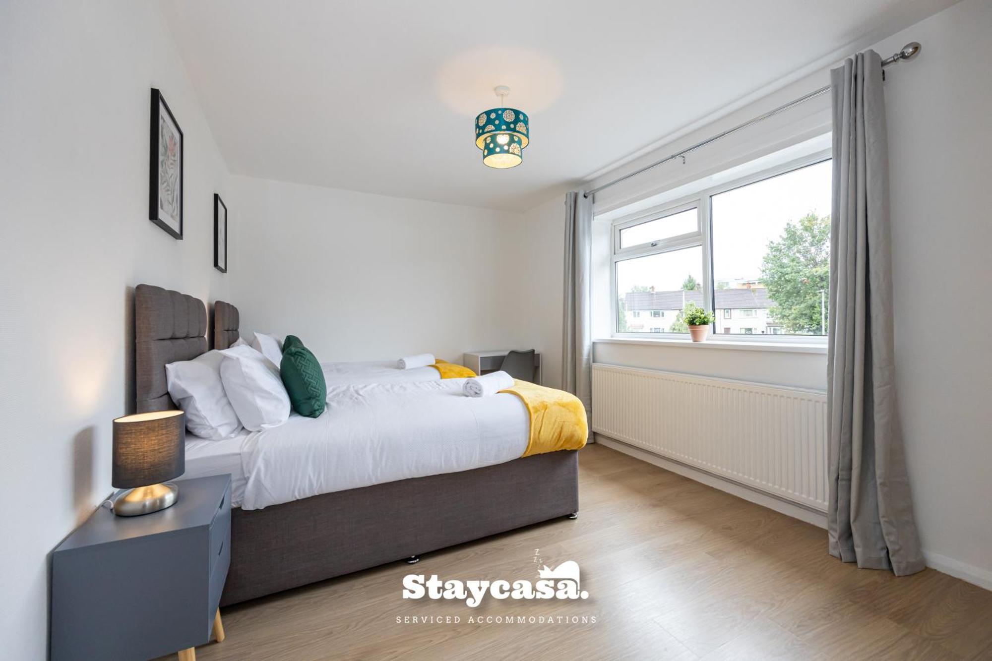 Spacious Cosy Cove With Large Driveway And Garden Wythenshawe