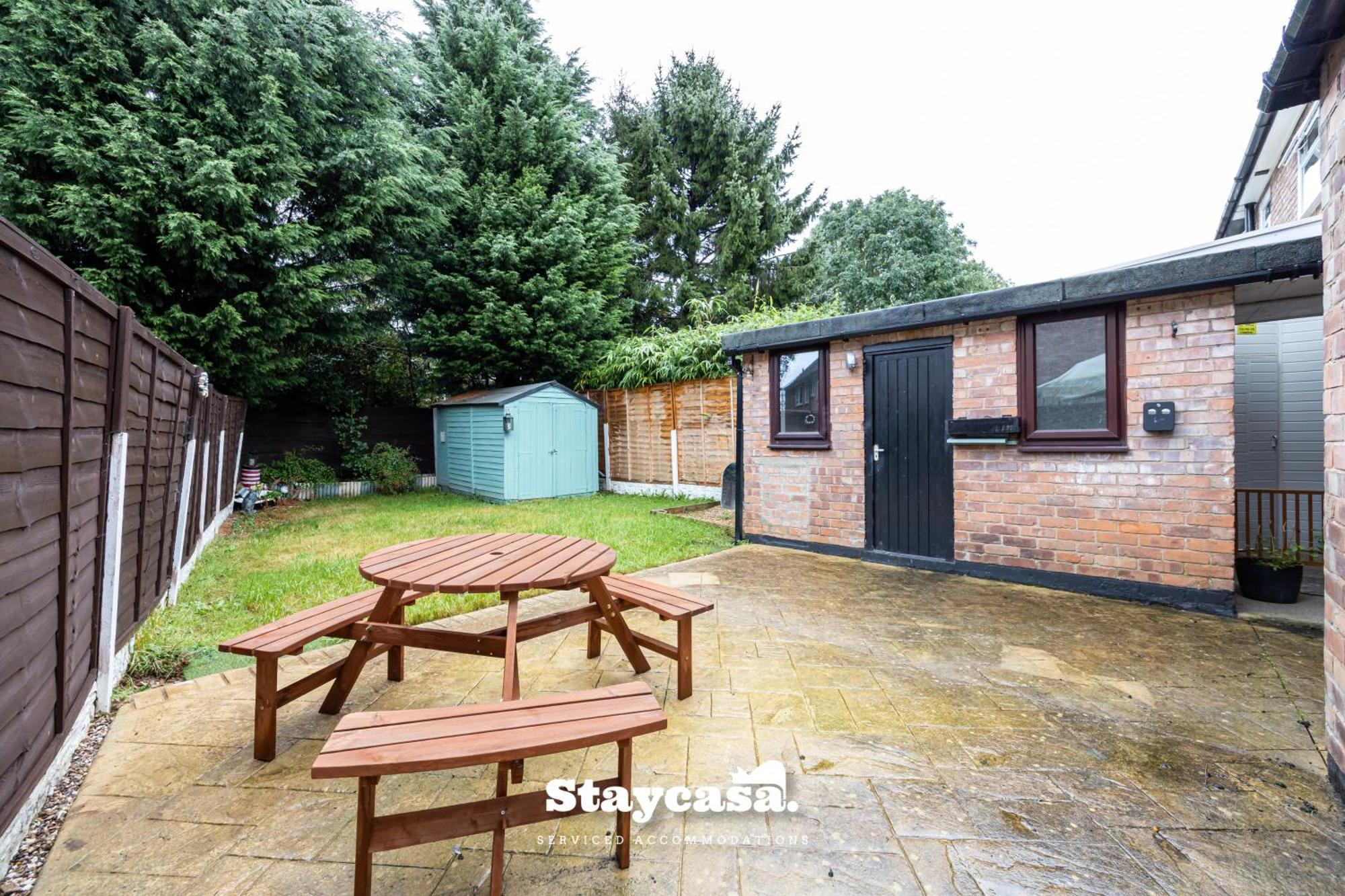 Holiday home Spacious Cosy Cove With Large Driveway And Garden Wythenshawe